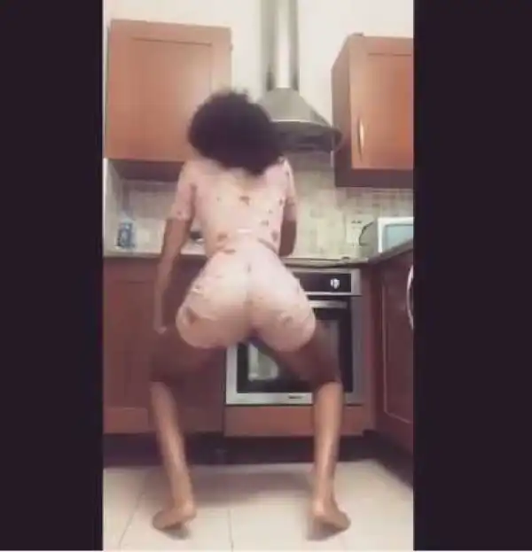 Hot Girl Shows Off Her $exy Body By Tw@rking Seductively Inside Kitchen (Video)